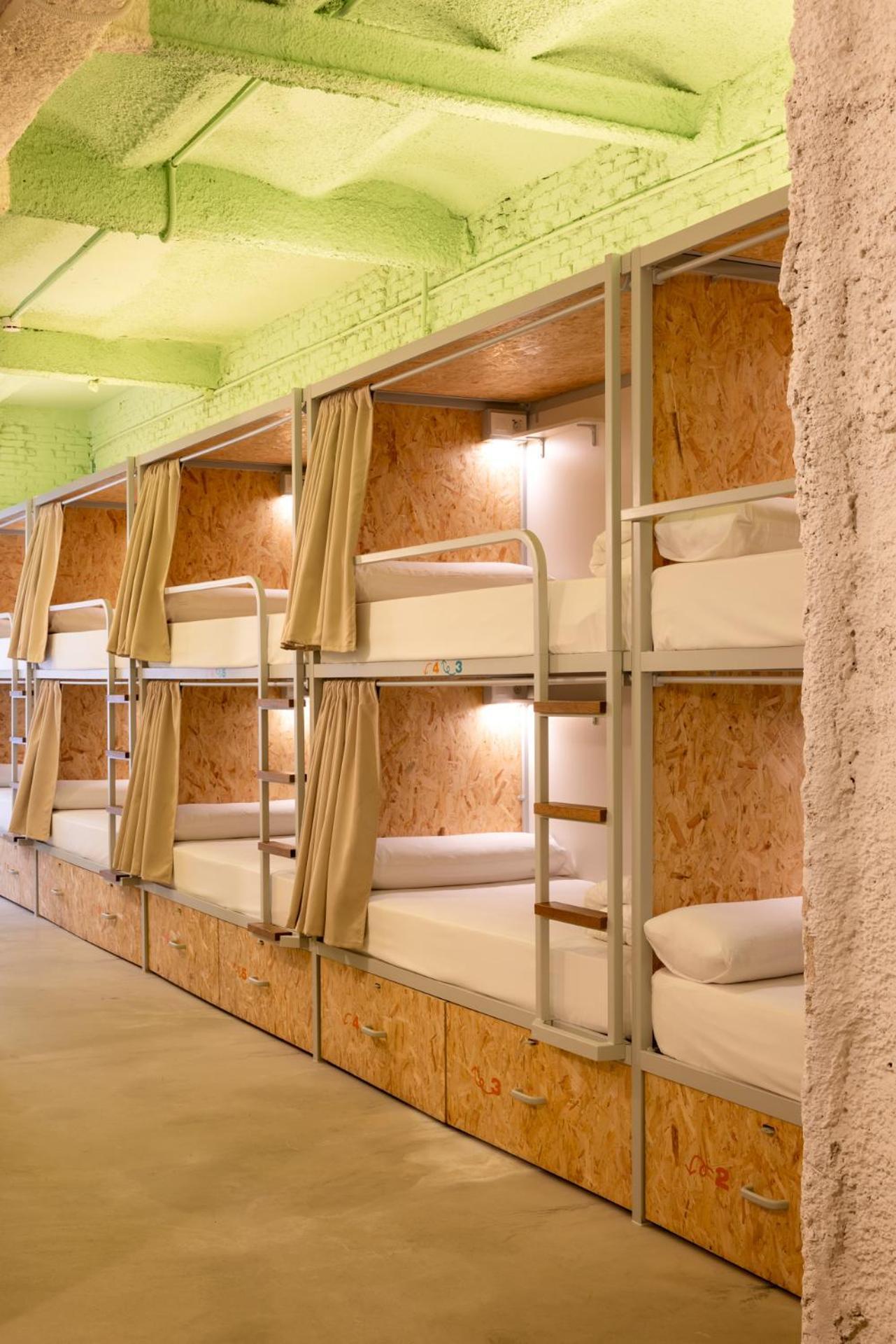 Bed in 14-Bed Mixed Dormitory Room with Shared Bathroom