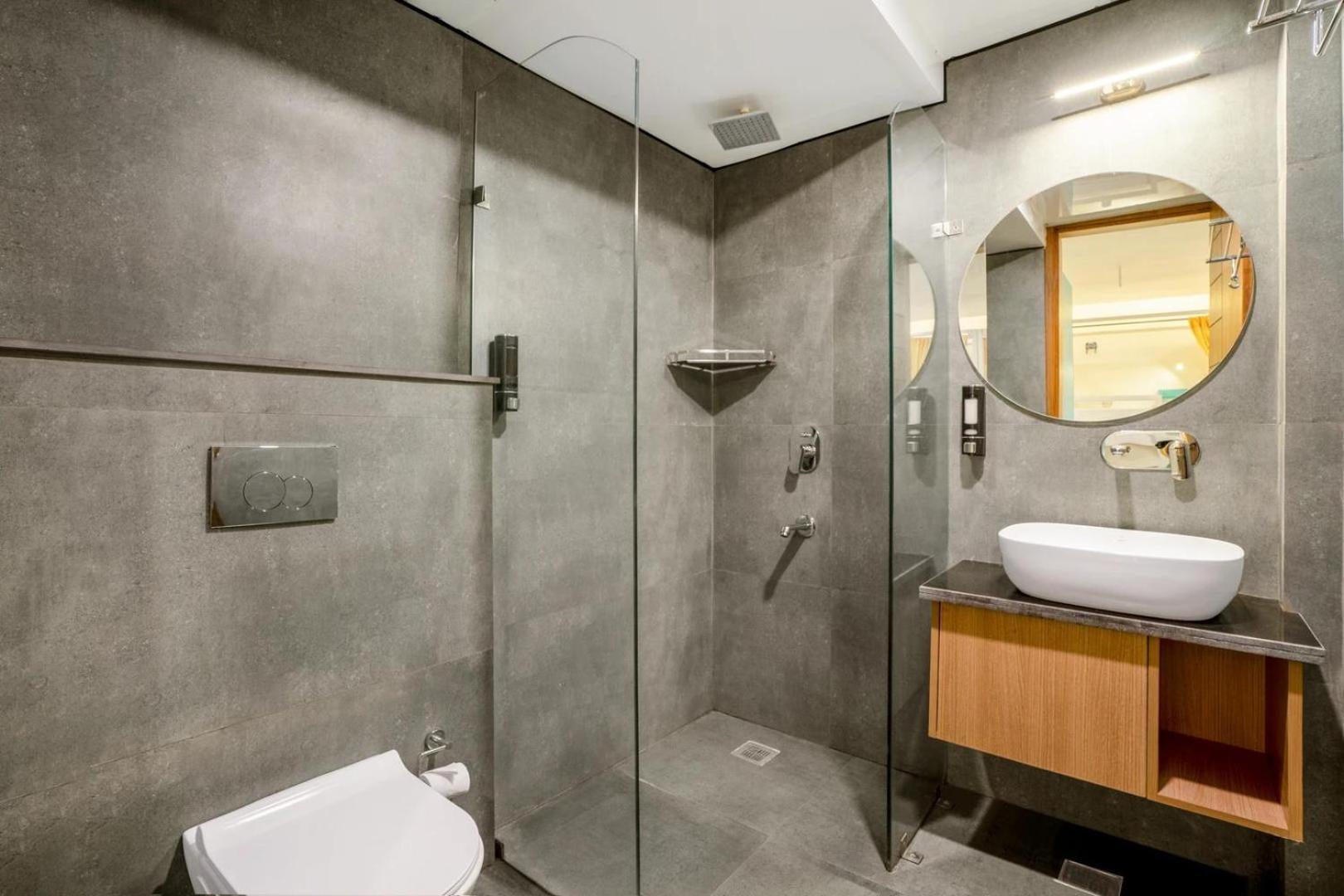 Deluxe Double Room with Balcony and Ensuite Bathroom