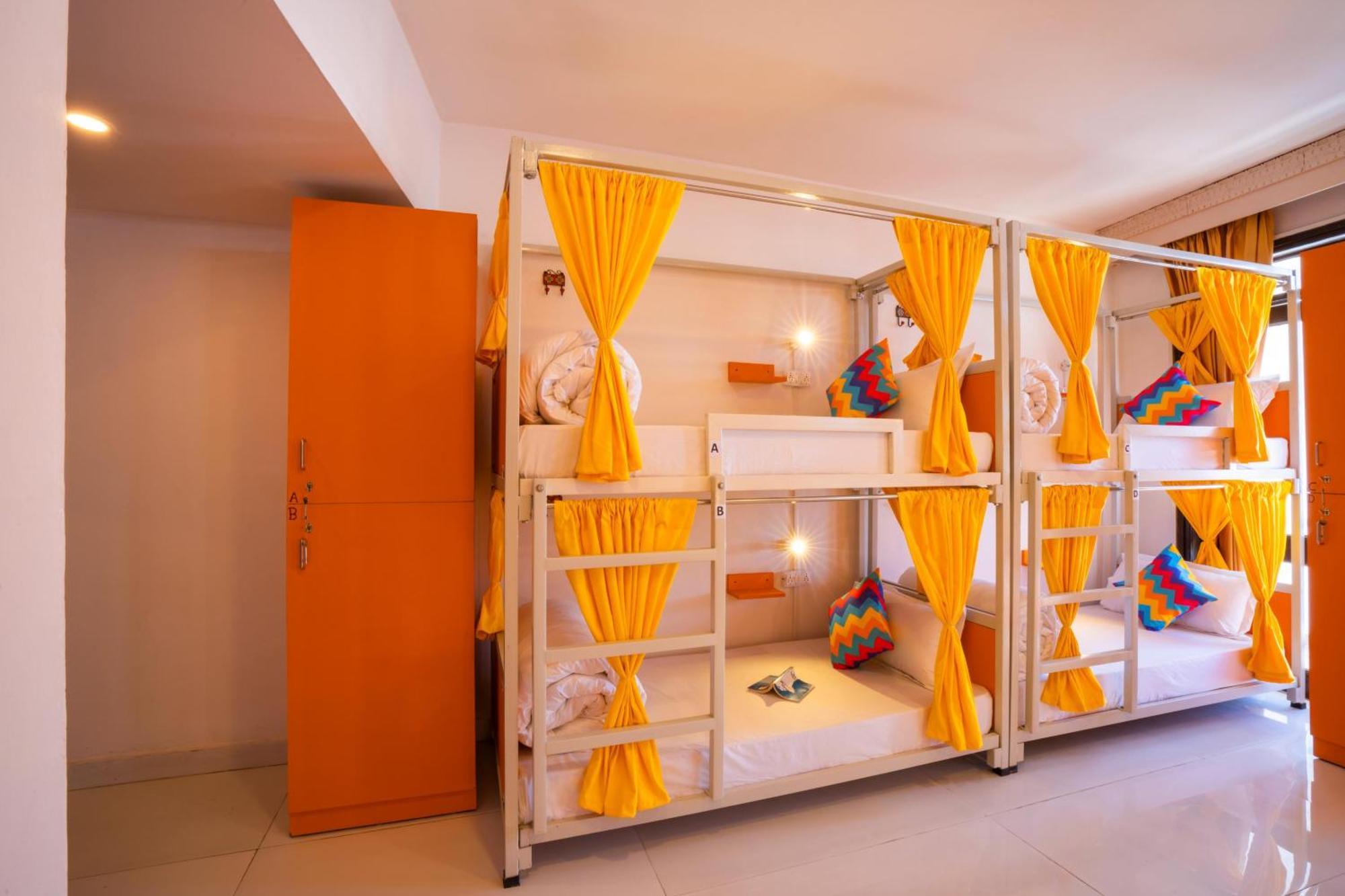 Bed in 10 Bed Mixed Dormitory Room with Ensuite Bathroom