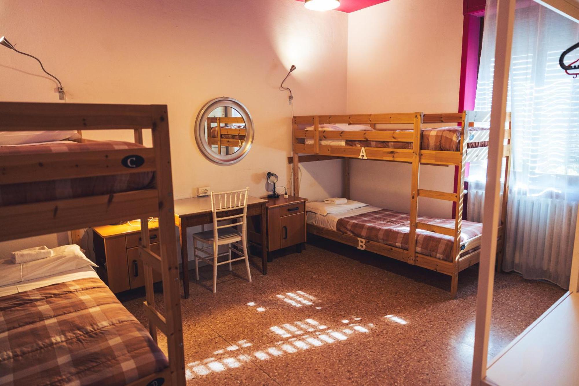 Single Bed 4-Bed Female Dormitory,17424263:JPEG