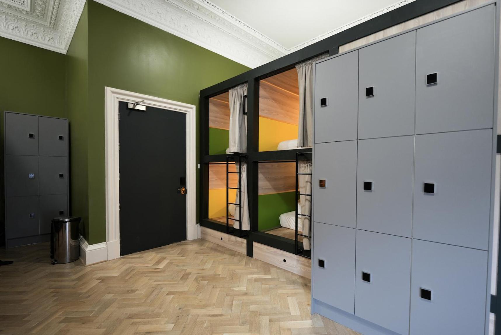 Bunk Bed in Mixed Dormitory Room