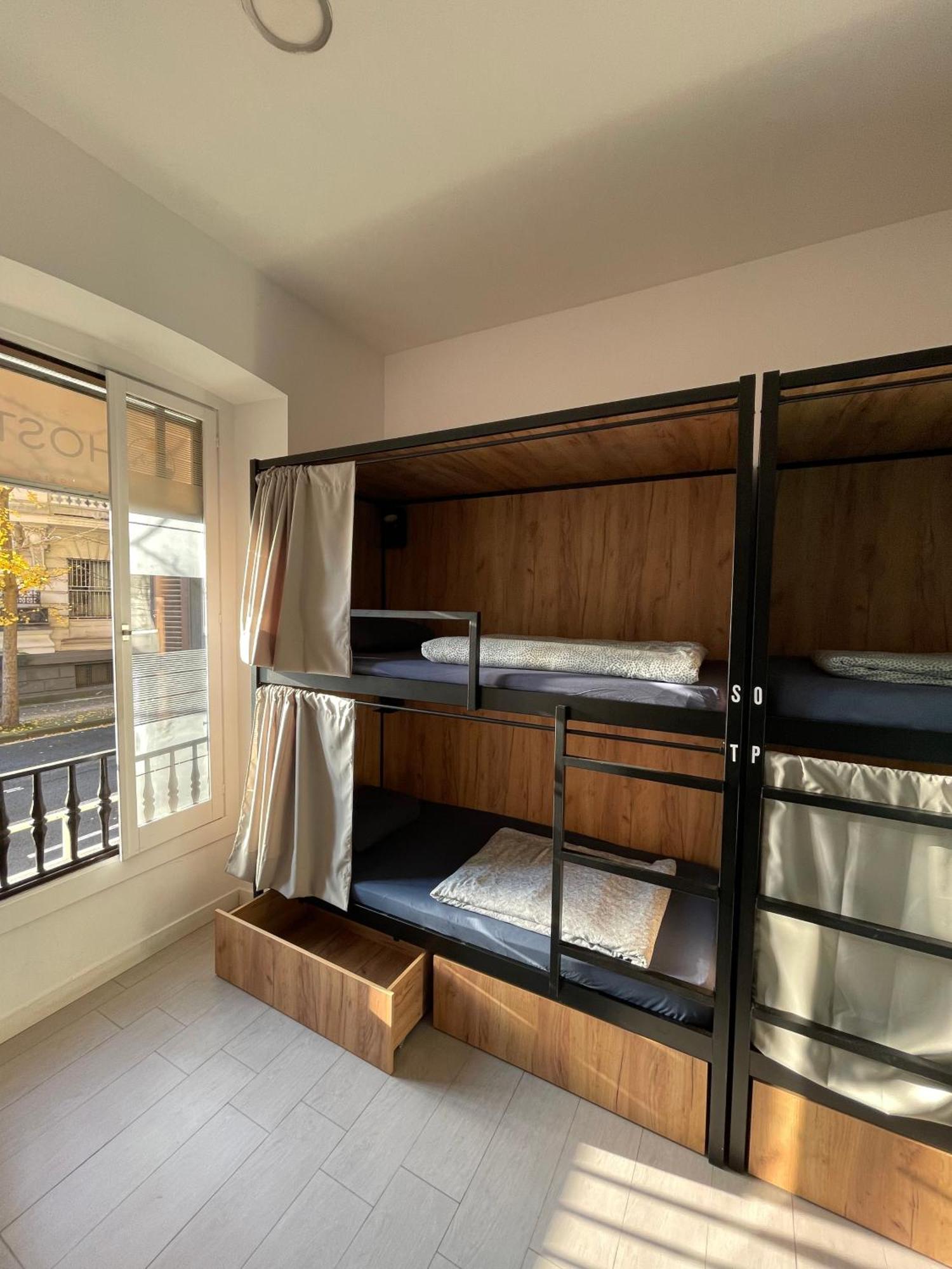 Bed 8-Bed Mixed Dormitory Room