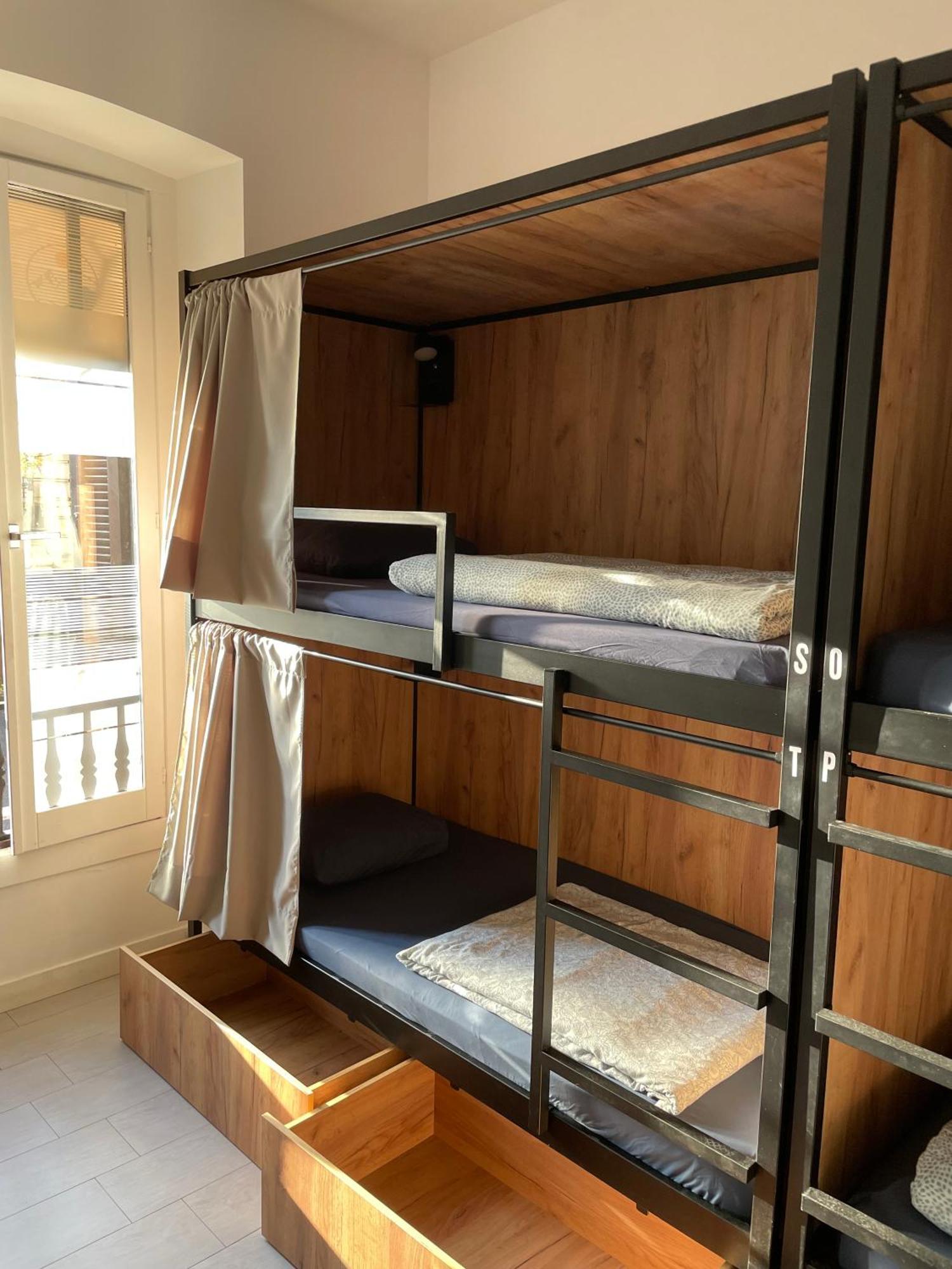 Bed 8-Bed Mixed Dormitory Room