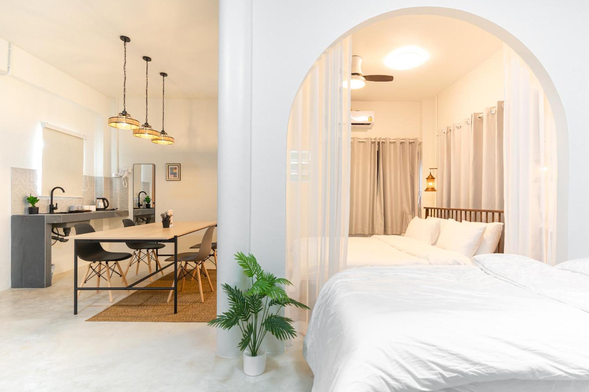 Deluxe Family Room,1744595831:JPEG