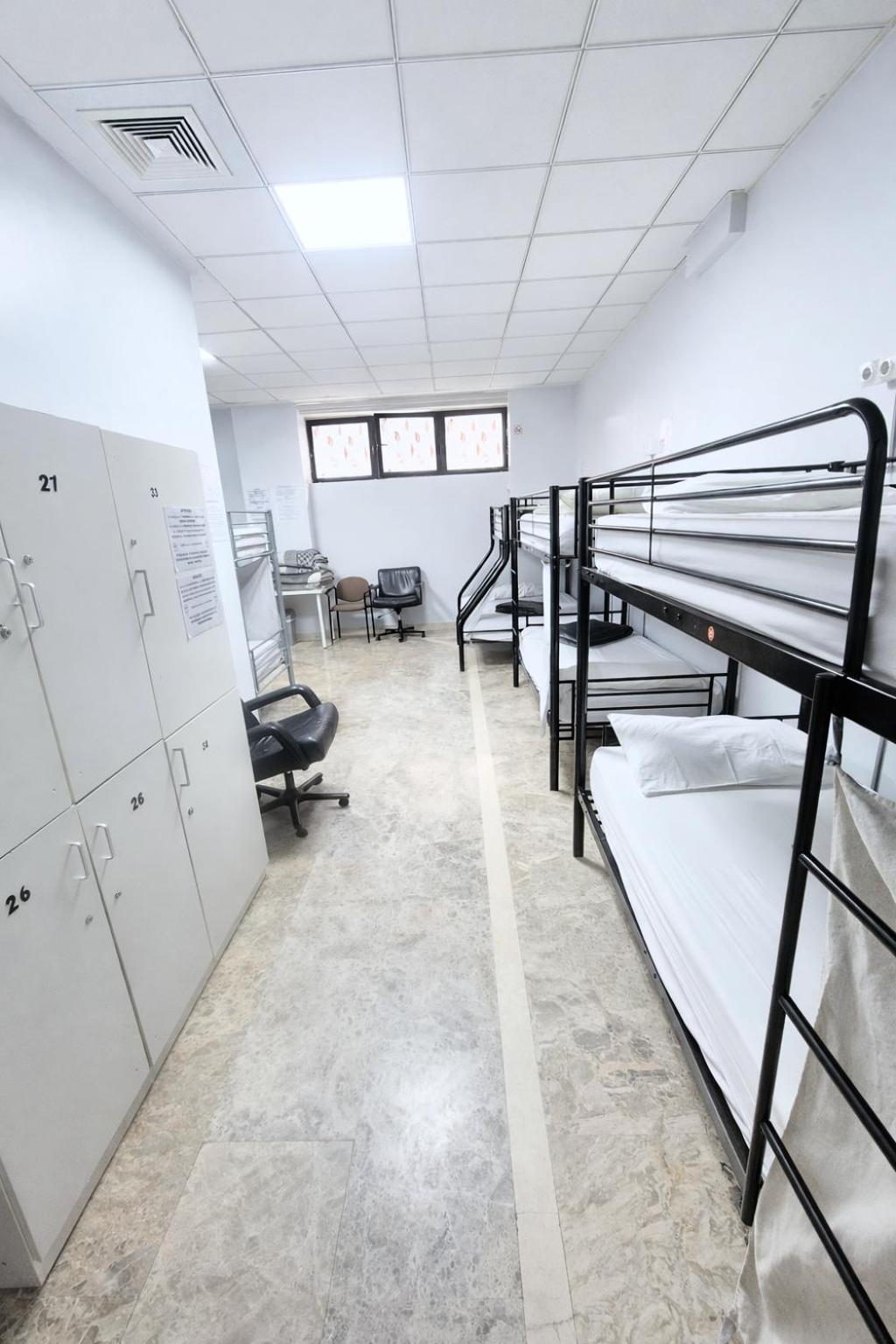 Single Bed Mixed Dormitory Room