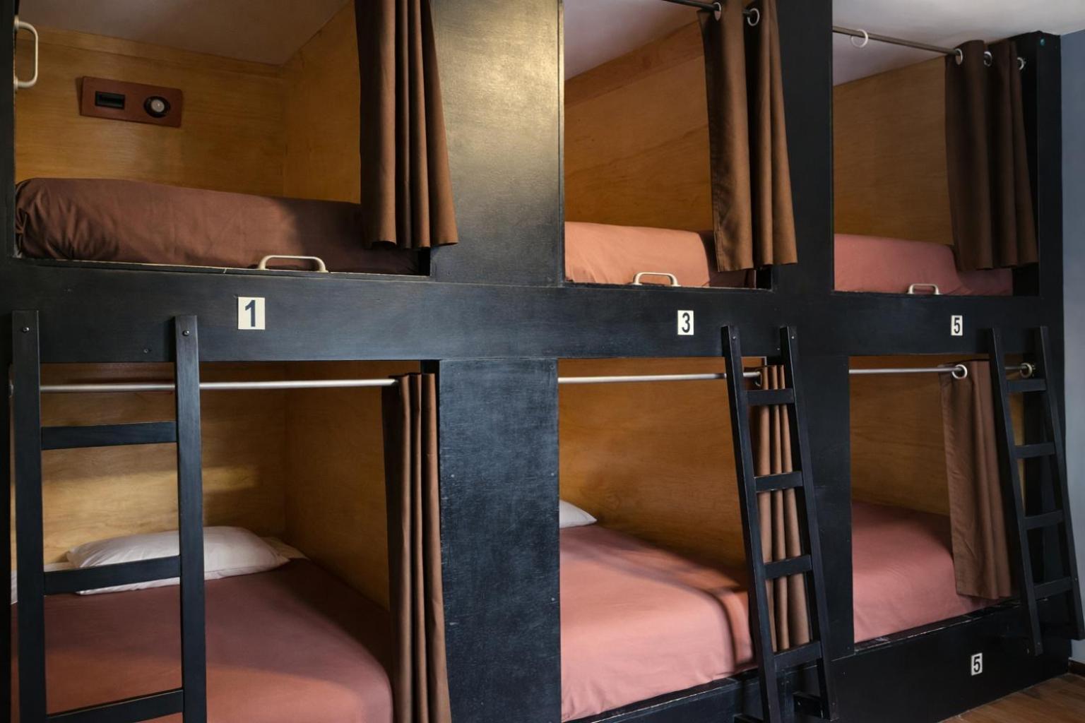 Deluxe Pod-Style 6-Bed Dormitory Room