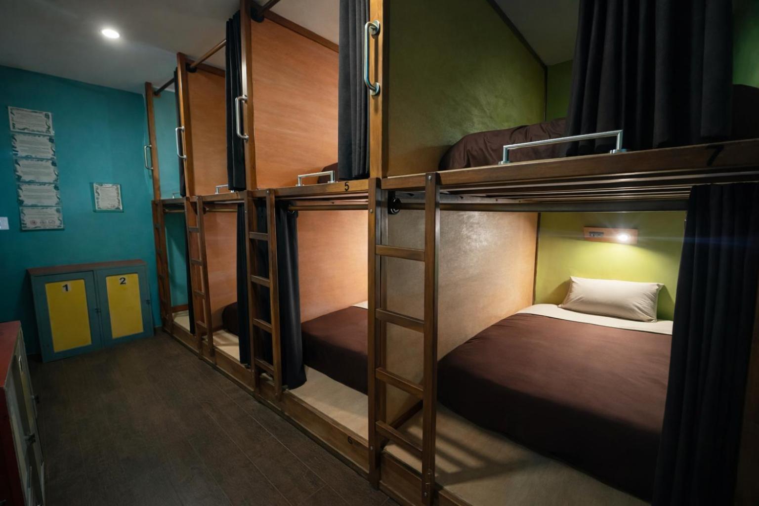 Deluxe Pod-Style 6-Bed Dormitory Room