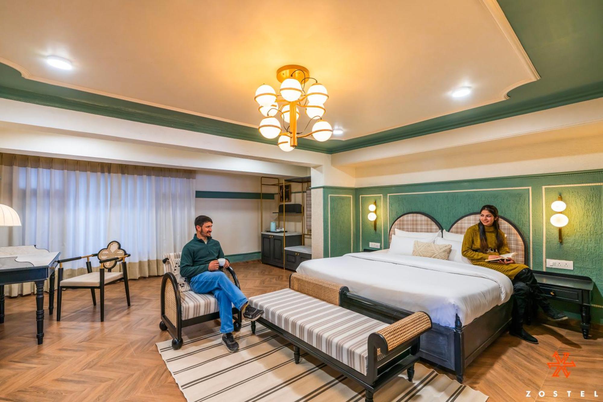 Deluxe Room,1765114470:JPEG