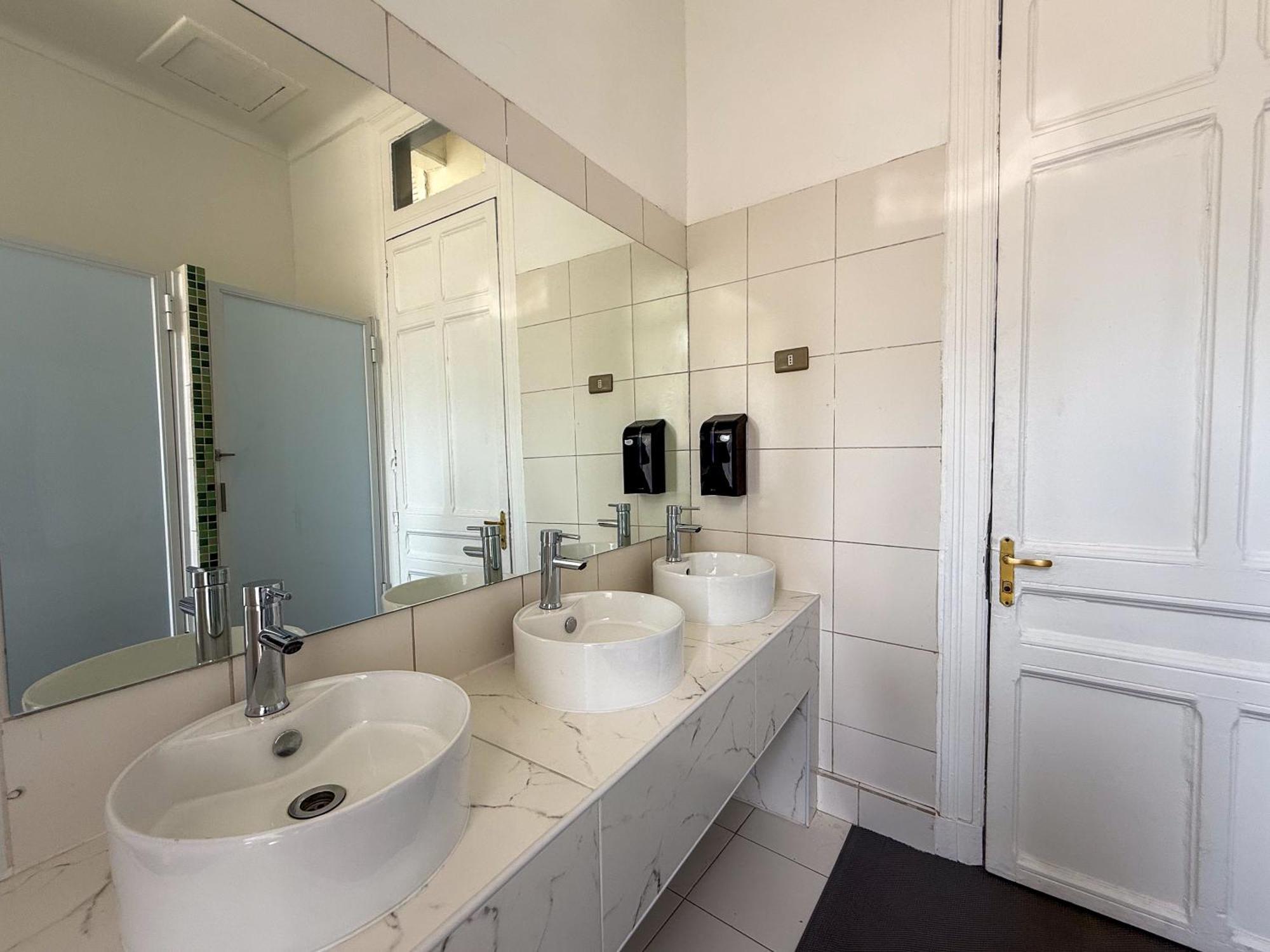 Twin Room,1756442668:JPEG