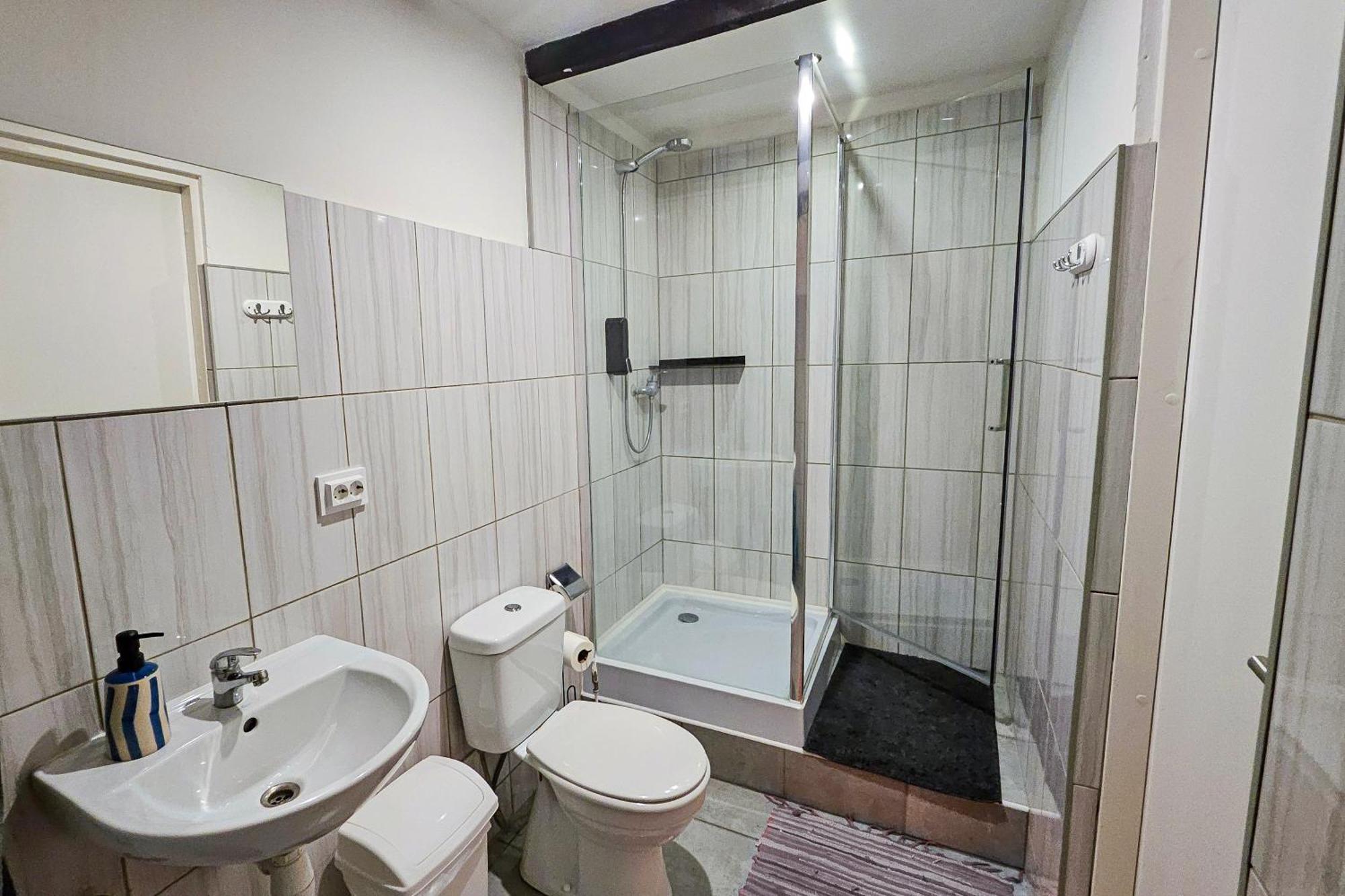 Single Room with Shared Bathroom
