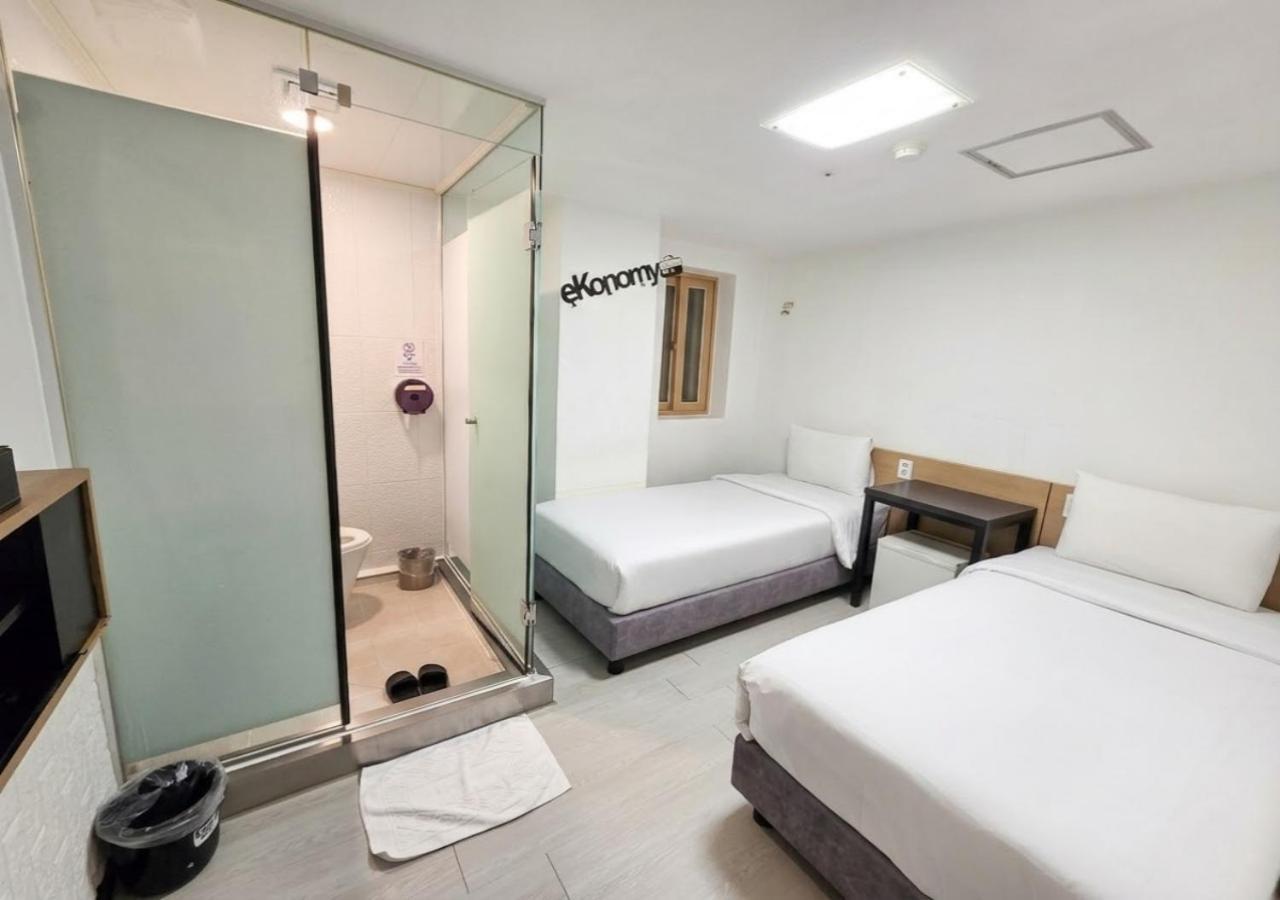 Economy Twin Room