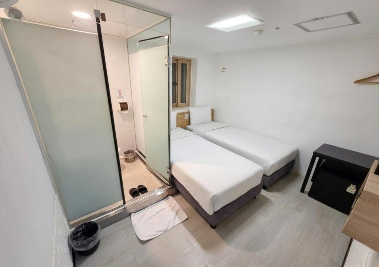 Economy Twin Room
