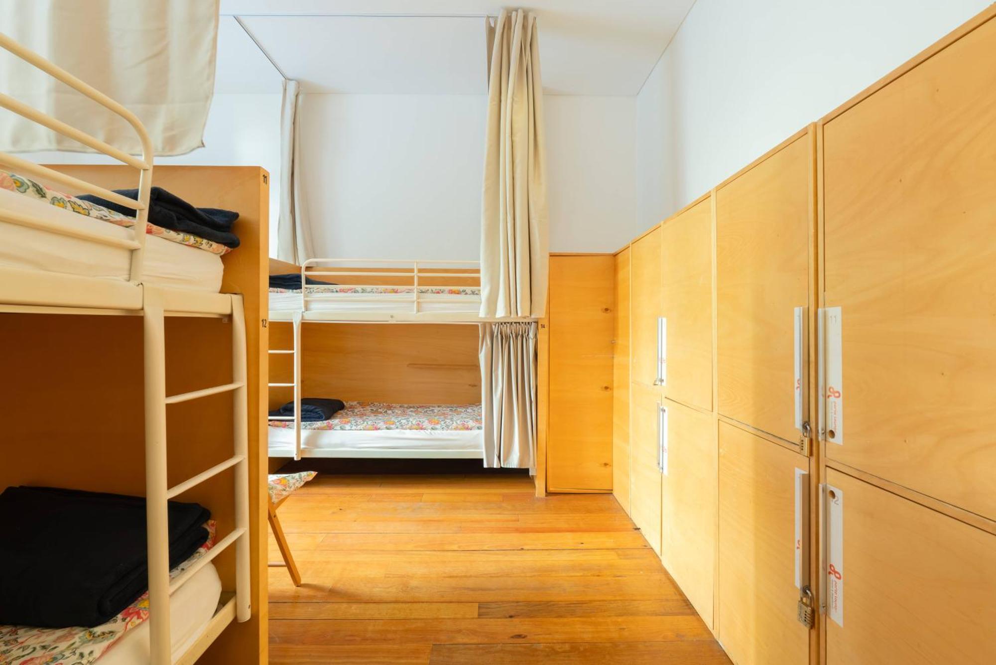 Bed Mixed 10-Bed Dormitory Room