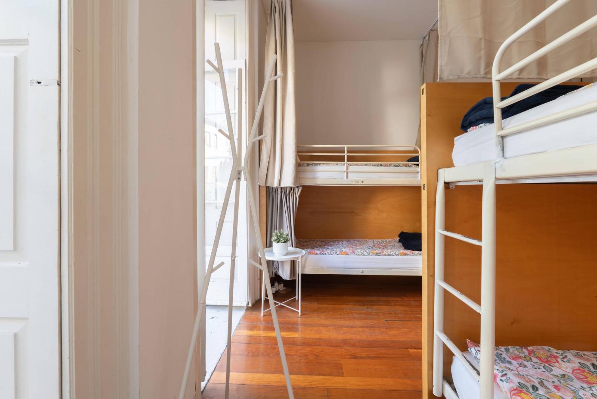Bed Mixed 10-Bed Dormitory Room