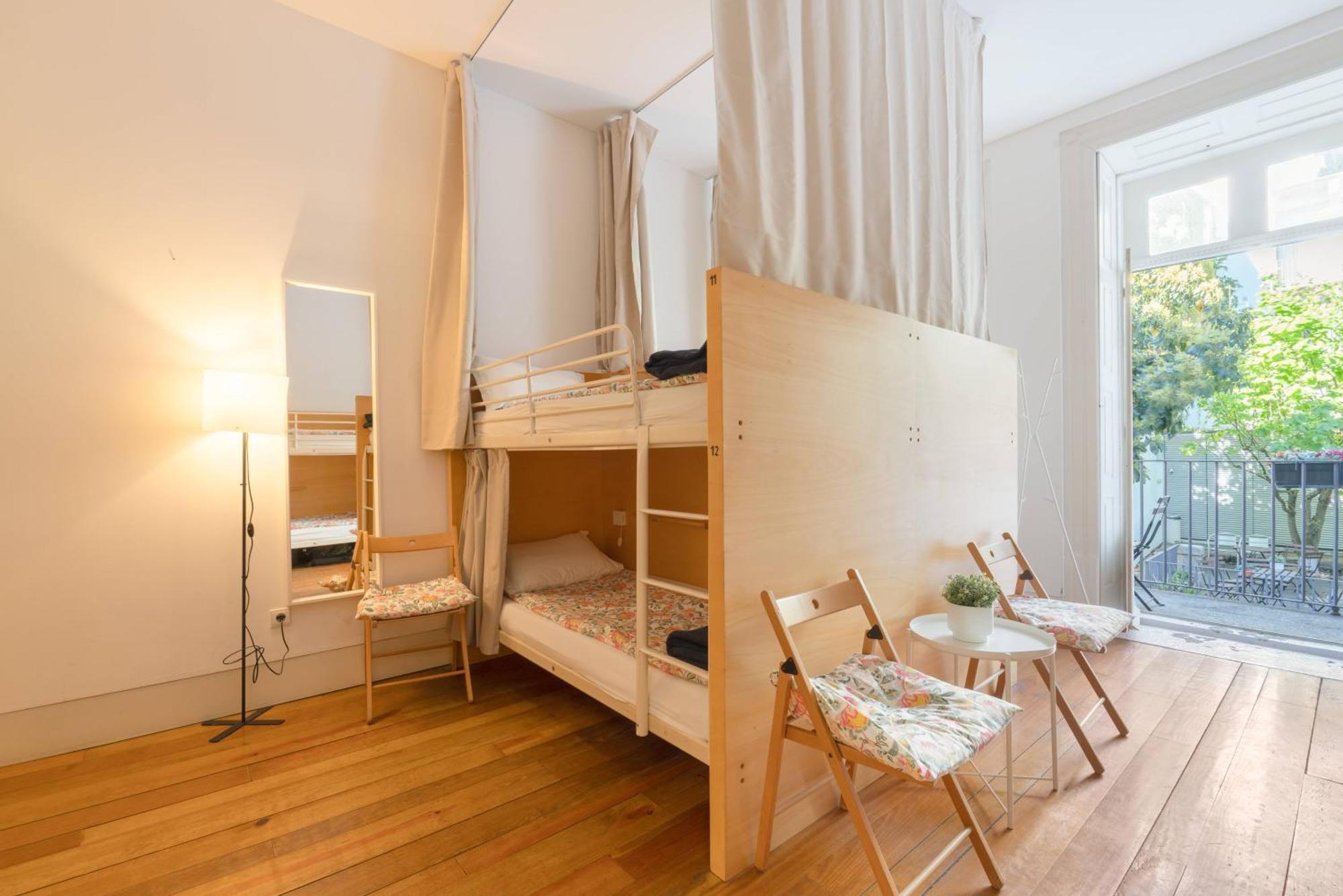Bed Mixed 10-Bed Dormitory Room