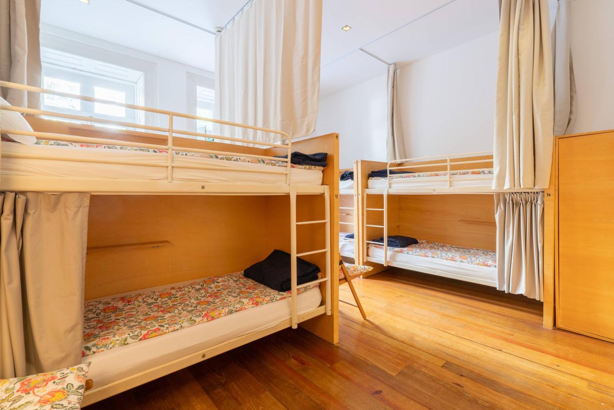 Bed Mixed 10-Bed Dormitory Room
