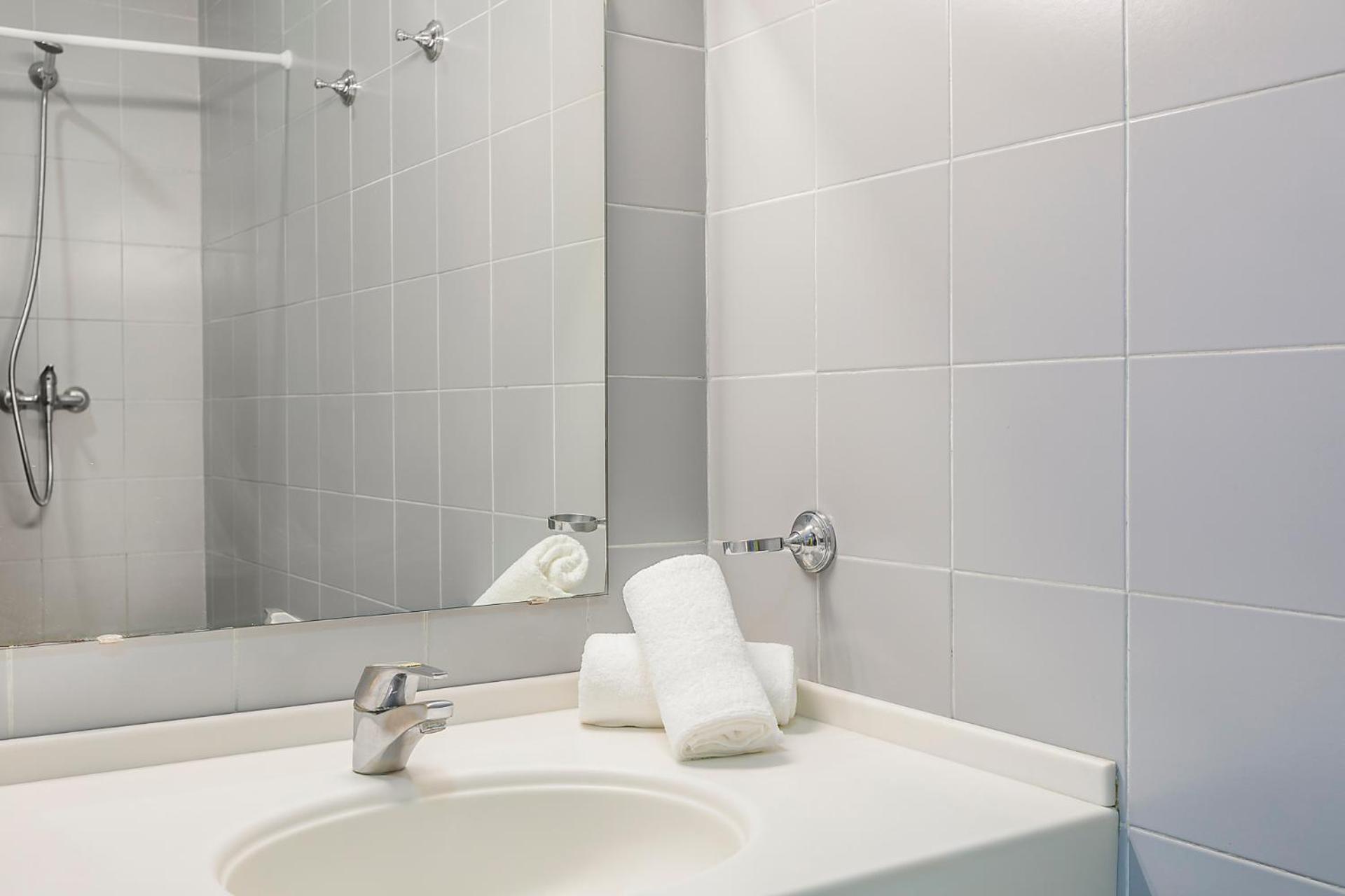 Twin Room Private Bathroom