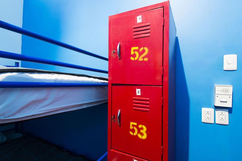 Single Bed in Mixed Dormitory Room (4 Beds)