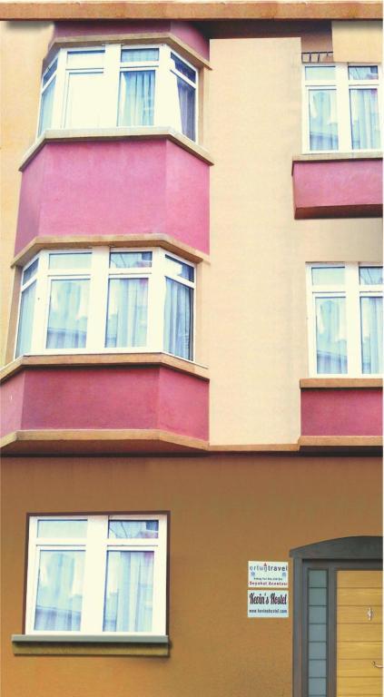 Dört Kişilik Yatakhanede Tek Kişilik Yatak