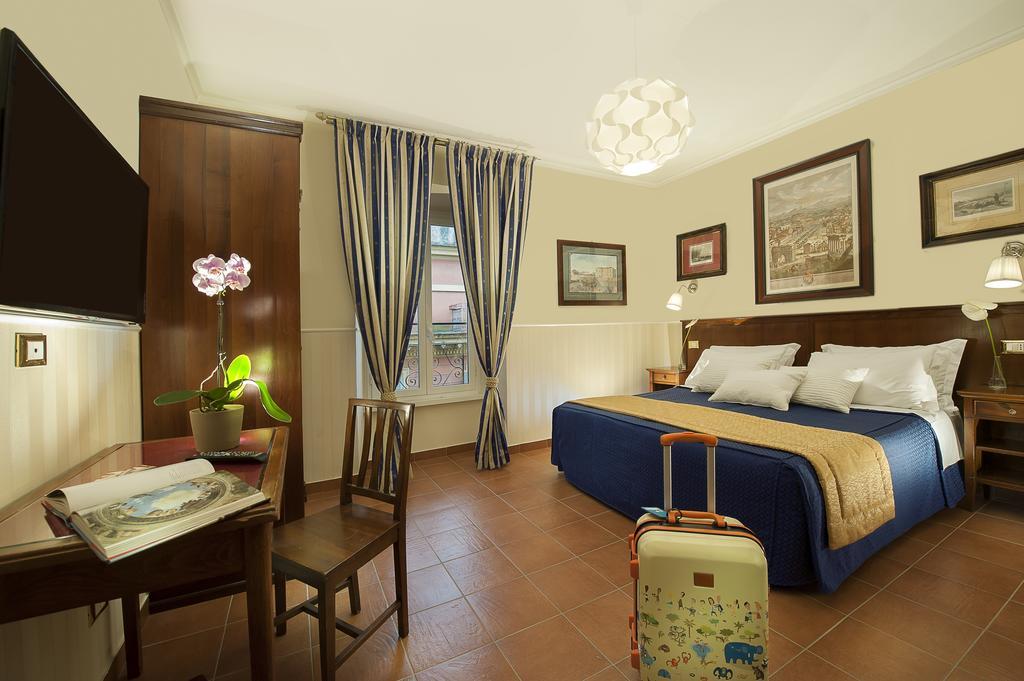 Standard Double Room with Shared Bathroom