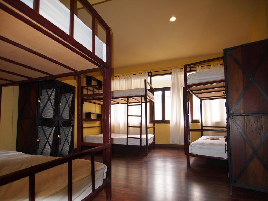 Bed in 6-Bed Mixed Dormitory Room (Shared Bathroom),402184137:JPEG