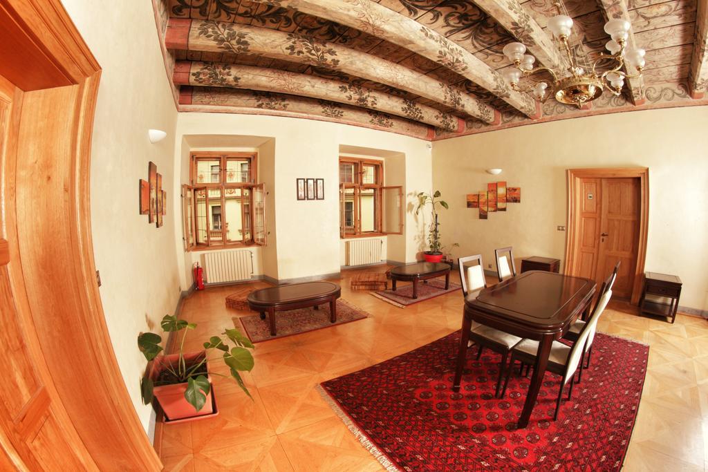 Double Room with Shared Bathroom,402883608:JPEG