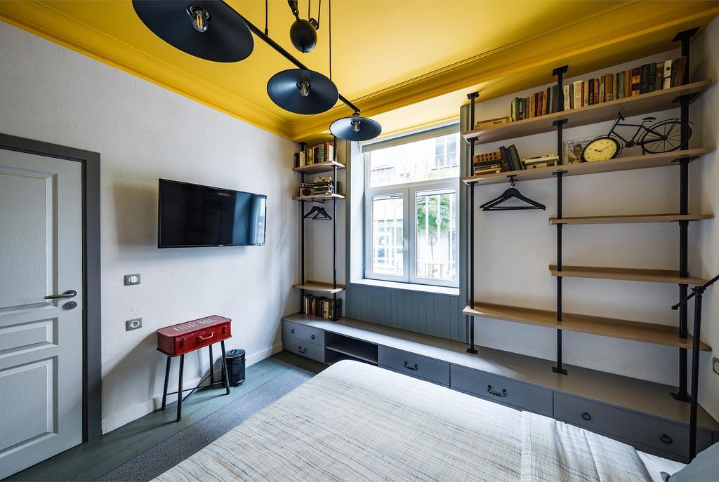 Deluxe Double Room Shower