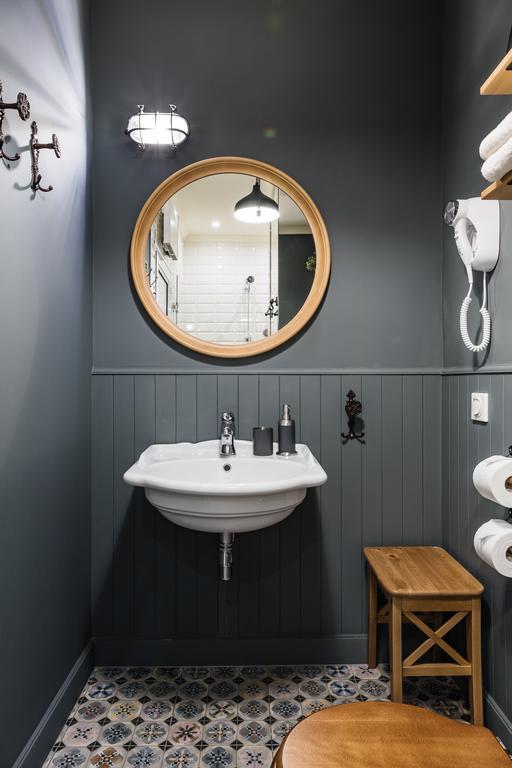 Deluxe Double Room Shower