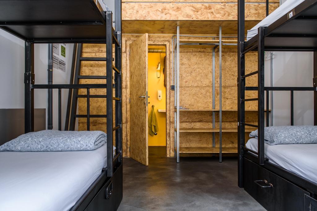 Bunk Bed in Mixed Dormitory Room