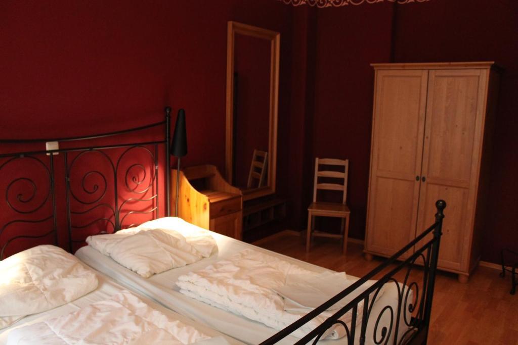 Single Room with Shared Bathroom