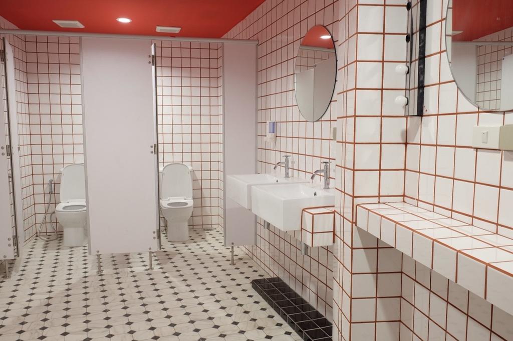 Staycation Offer - Twin Room with Shared Bathroom