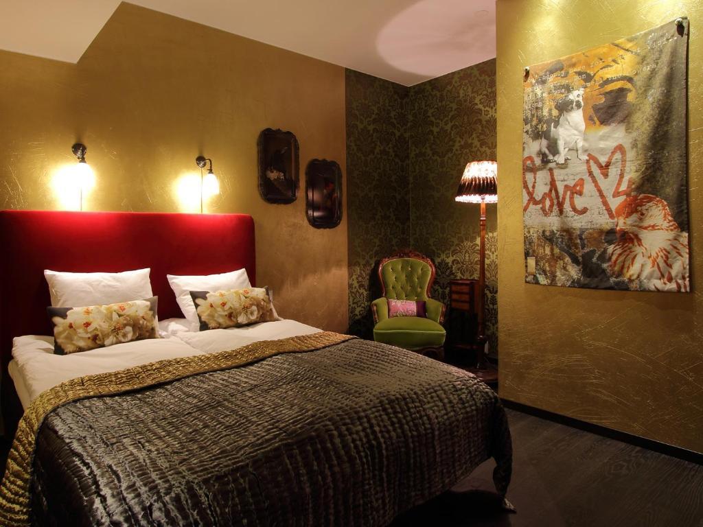 Twin Room with Private Bathroom (No Window)