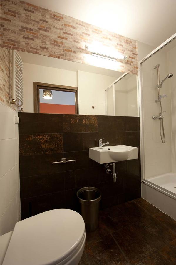 Economy six-bed room with private bathroom