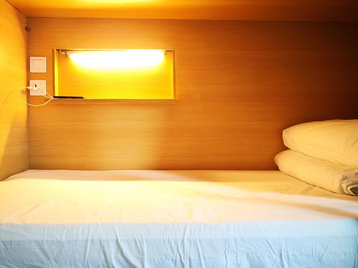 Single Room,519756420:JPEG