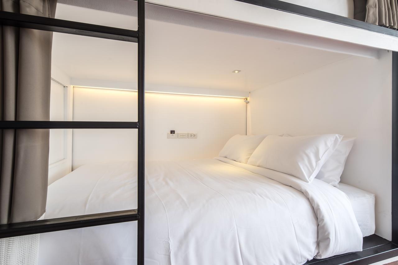 Queen Bed in Female Dorm (Shared Bathroom)