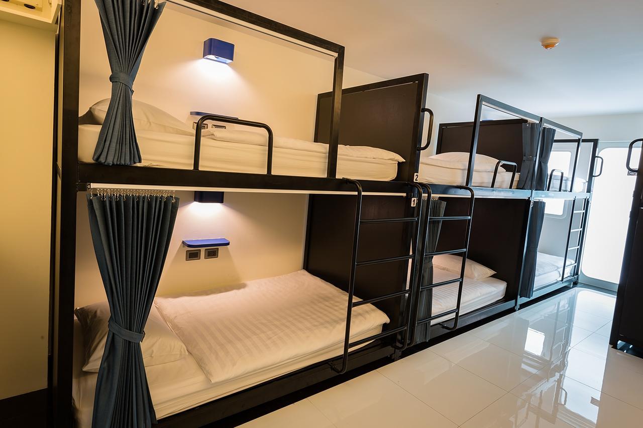Bed in 8-Bed Mixed Dormitory Room with Shared Bathroom