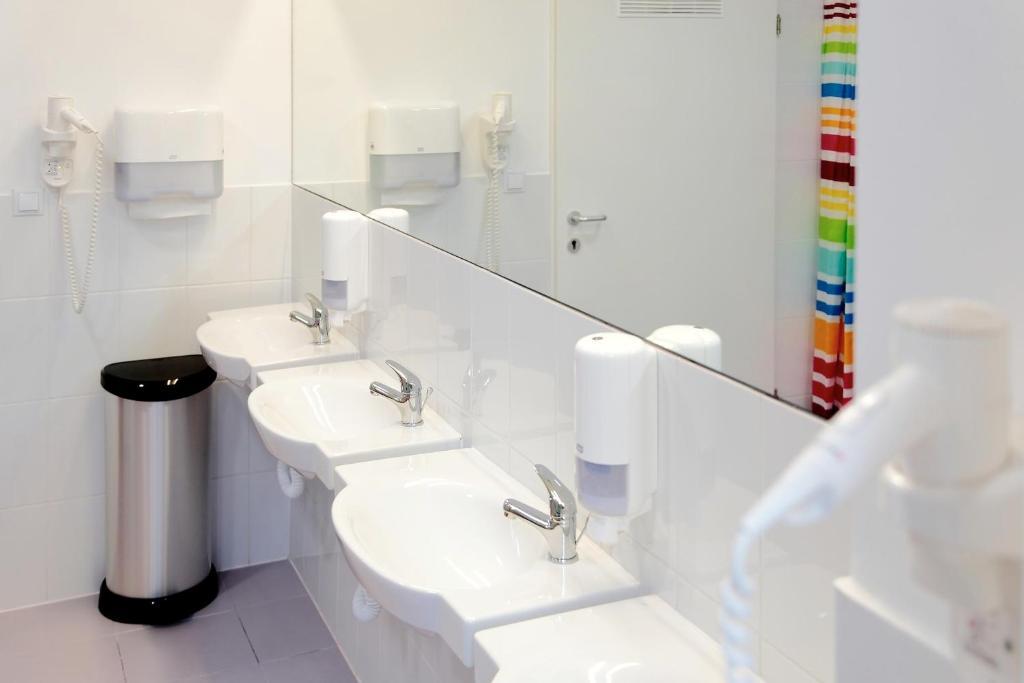 Bed in Mixed 6-Bed Dormitory Room,68382653:JPEG