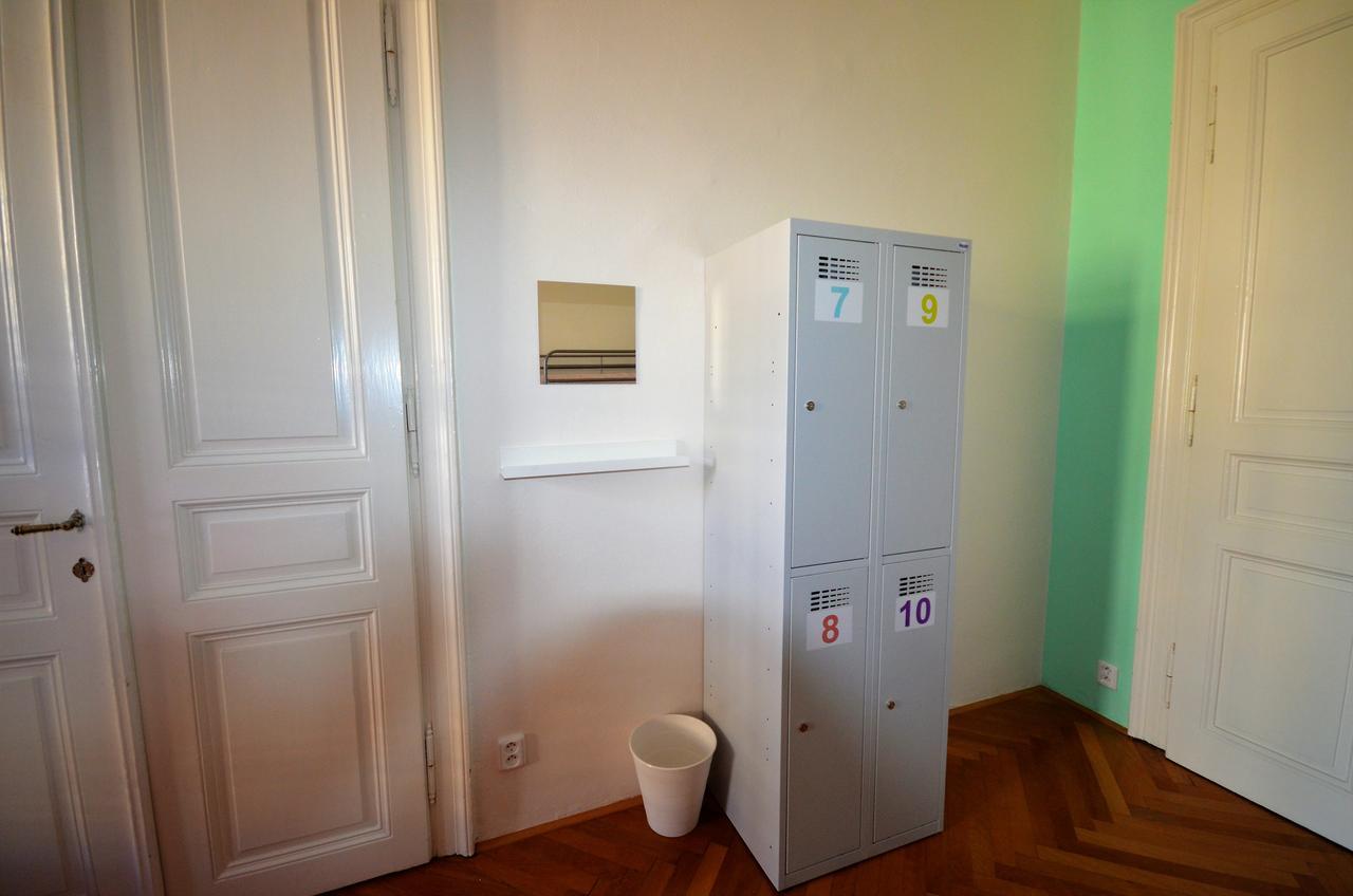 Bed in 6-Bed Mixed Dormitory Room