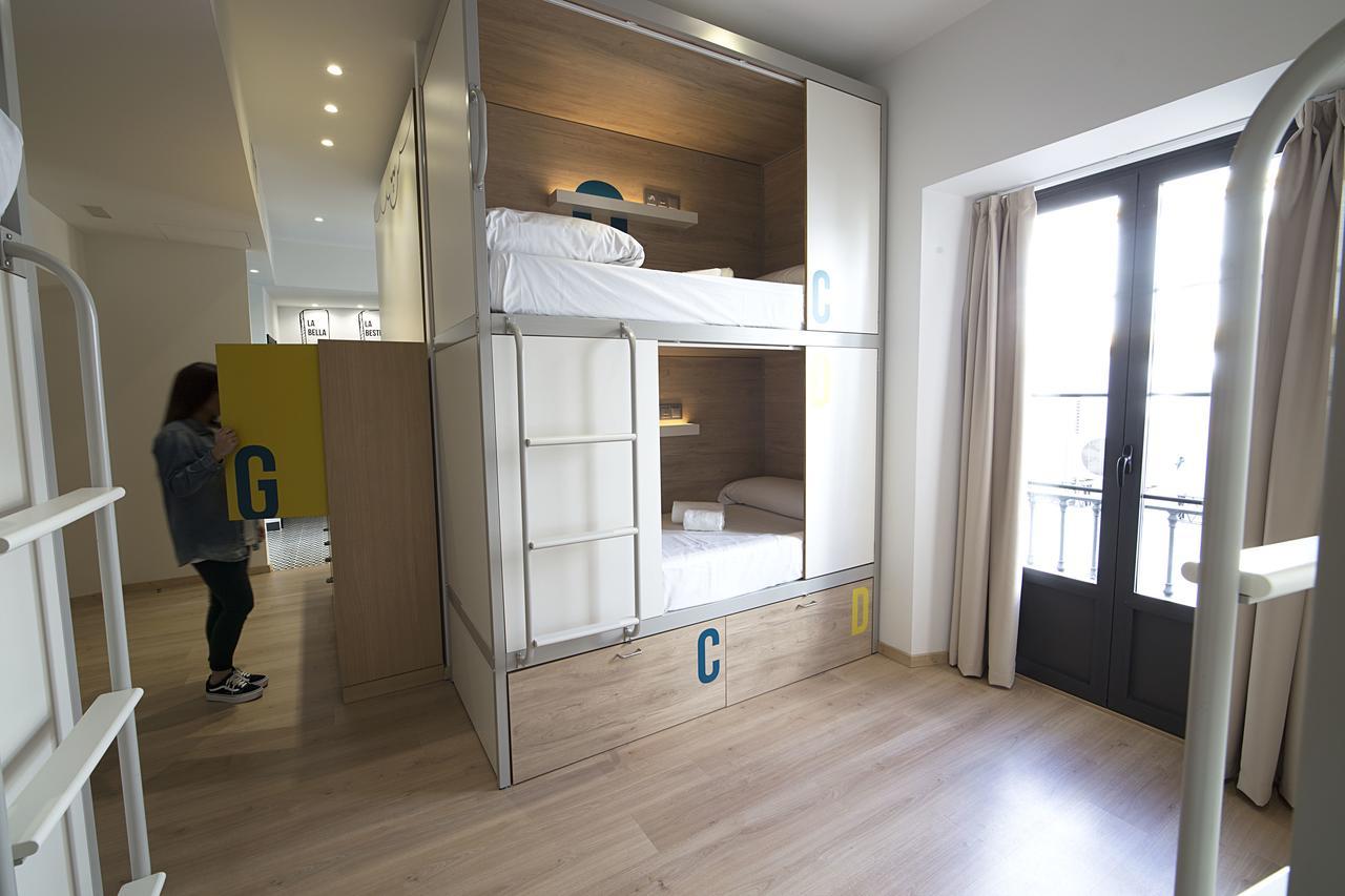 10-Bed Mixed Dormitory Room
