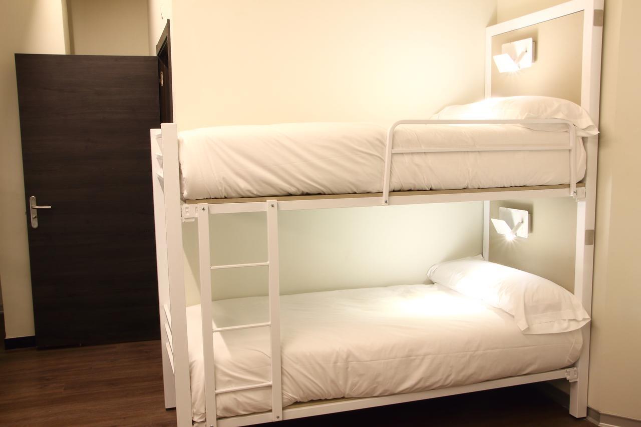 Only Girls - Bunk Bed in 12-Bed Female Dormitory Room with Private Bathroom,558547752:JPEG