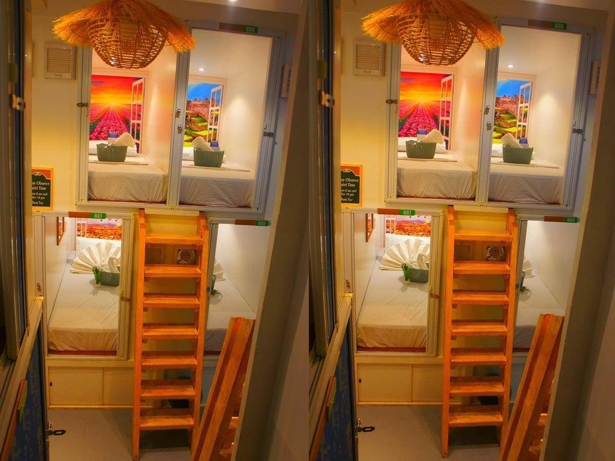 Single Capsule Bunk Bed