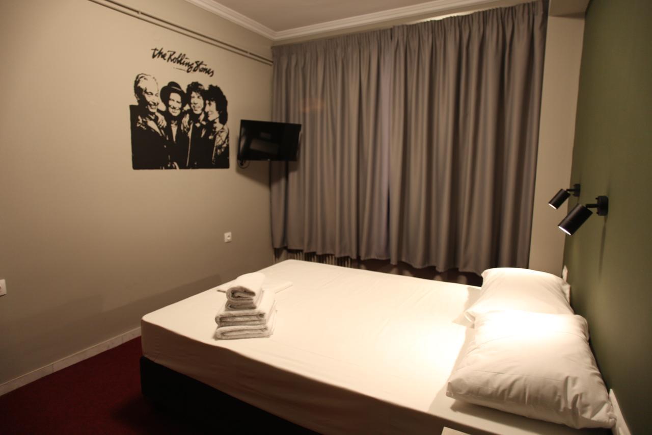Double Room with Private Bathroom,586947318:JPEG