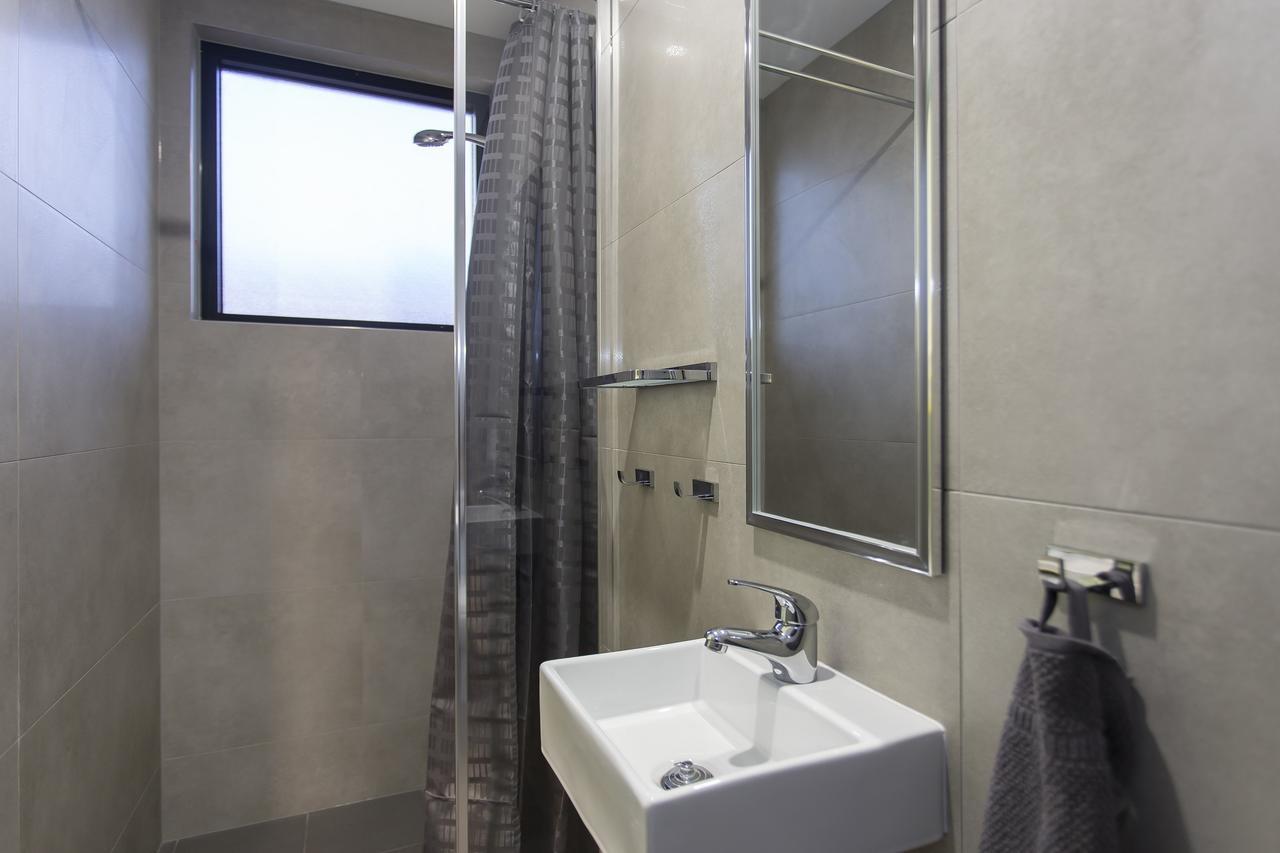 Bed in 6-Bed Female Dormitory Room with Private Bathroom,595753839:JPEG