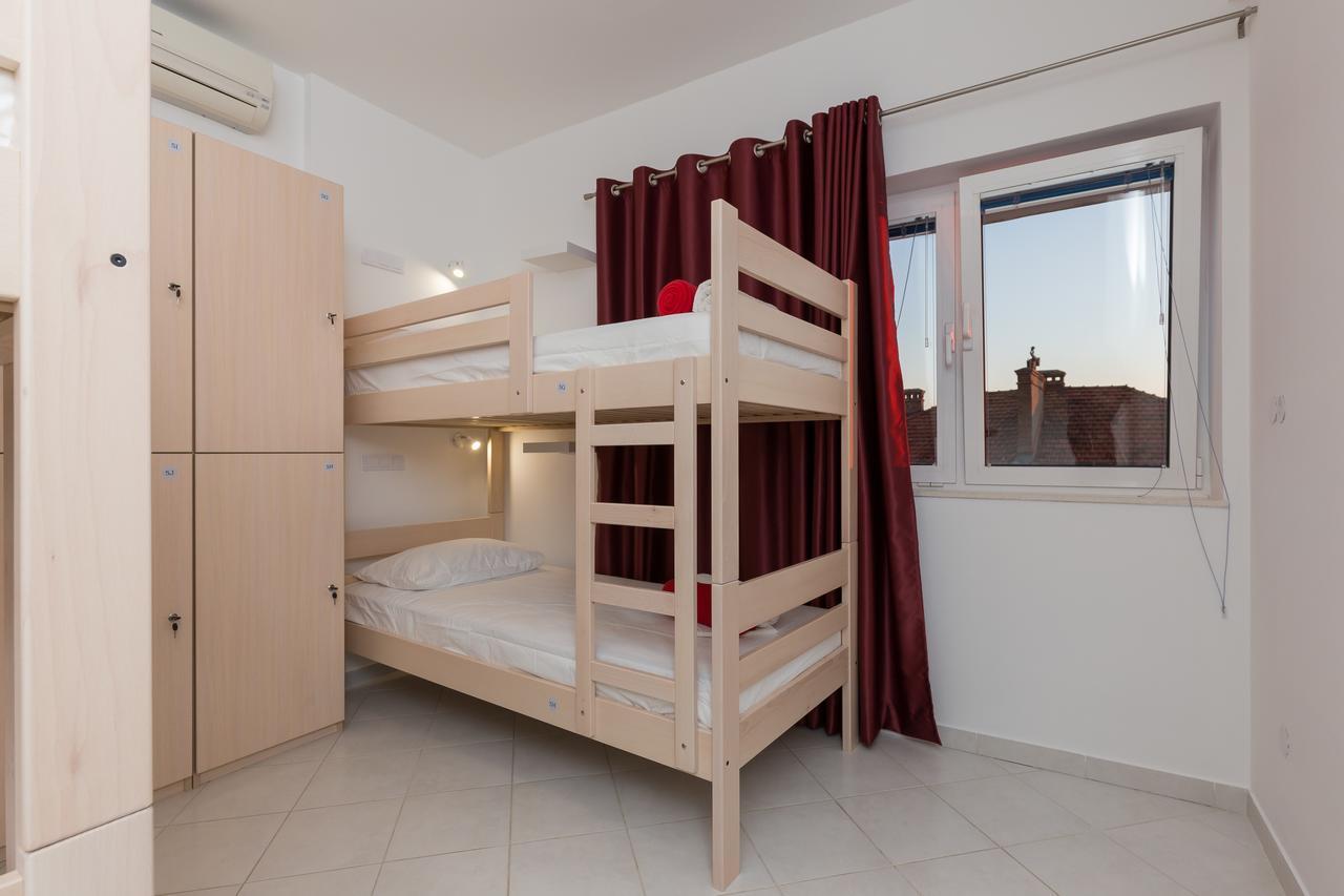 Bed in 10-Bed Mixed Dormitory Room,596224812:JPEG