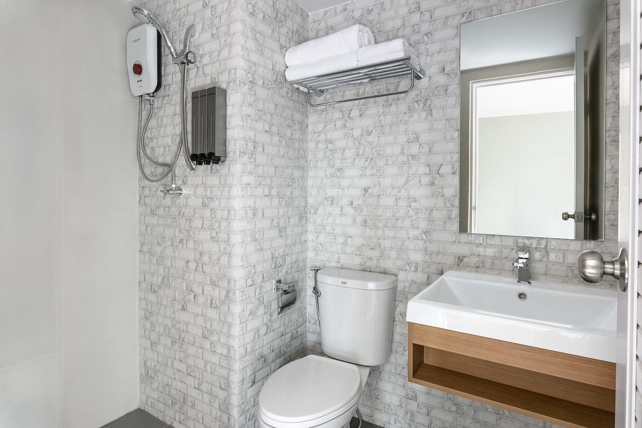 Triple Room Bathroom,627622491:JPEG