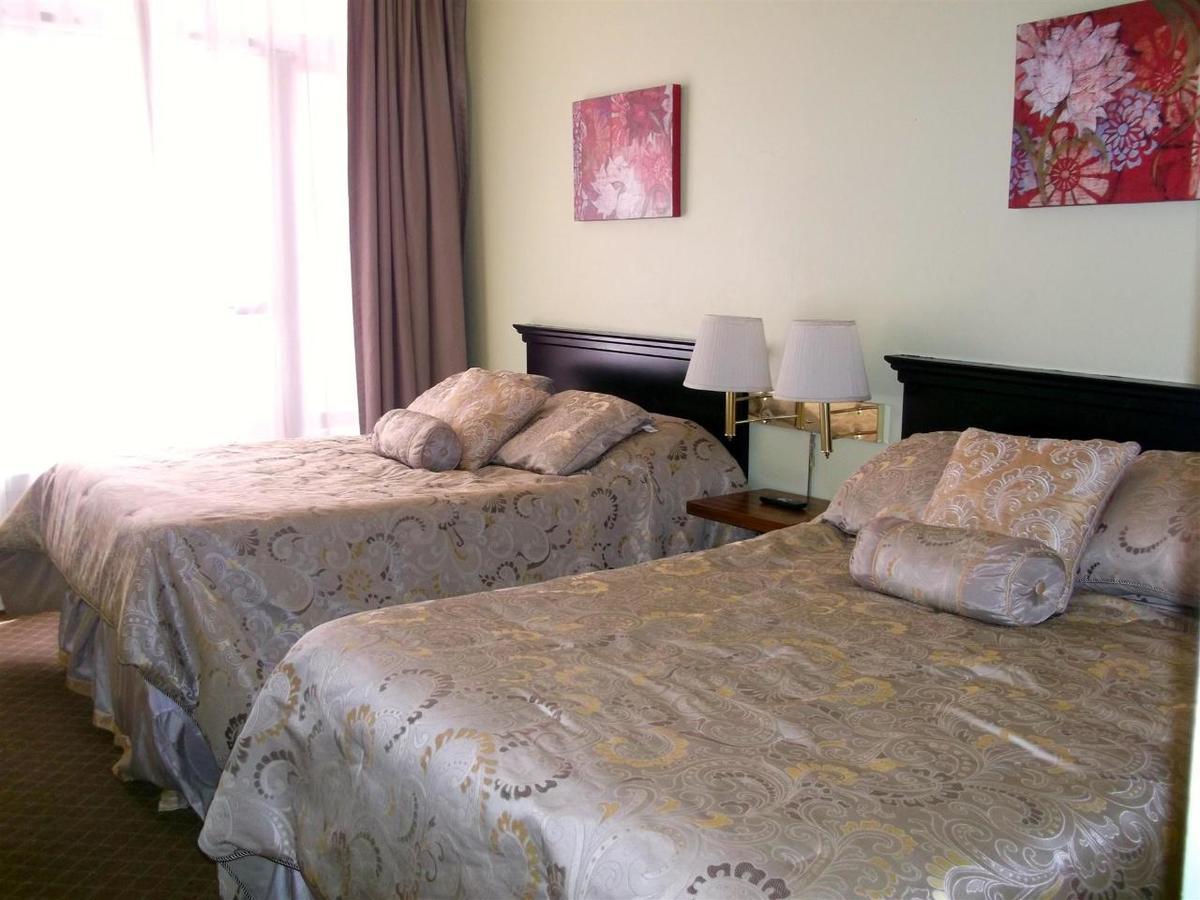 Quadruple Room with Private Bathroom
