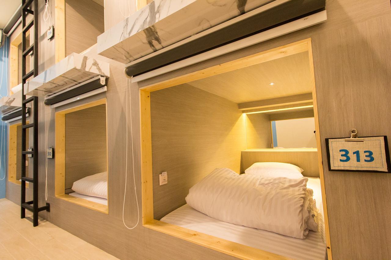 Capsule Bed in Male Dormitory Room