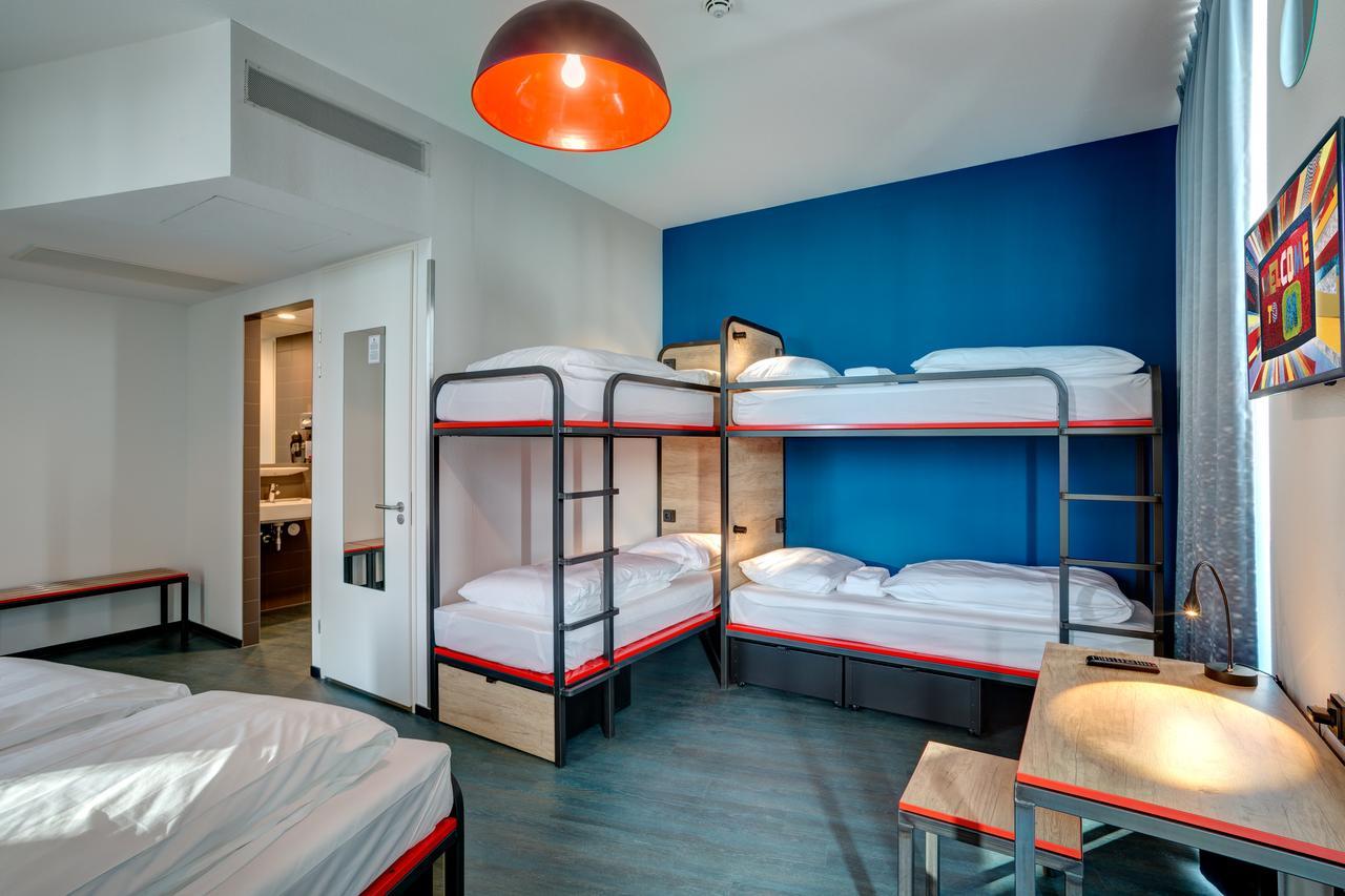 6-Bed Room