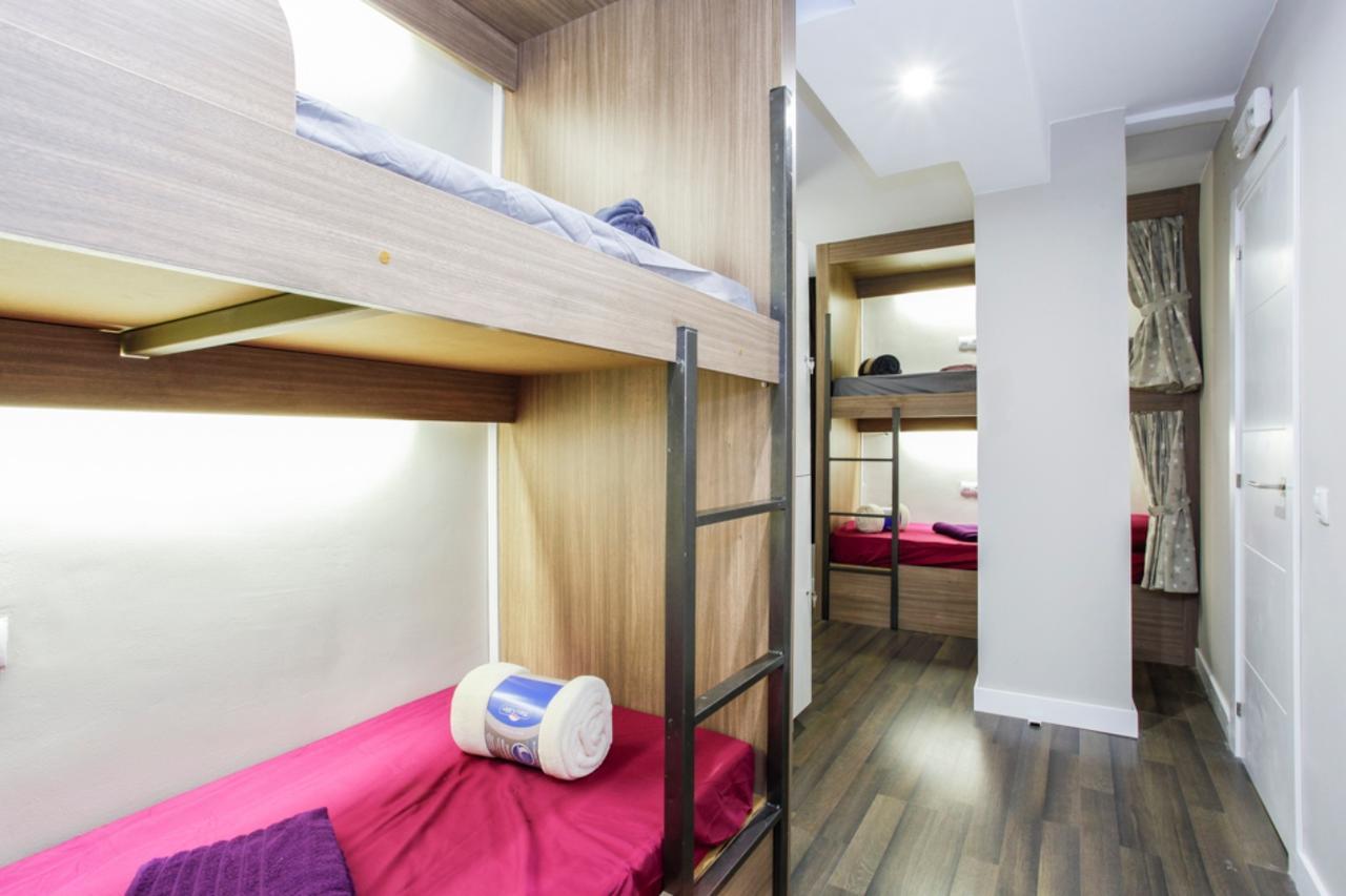 Single Bed Mixed Dormitory Room