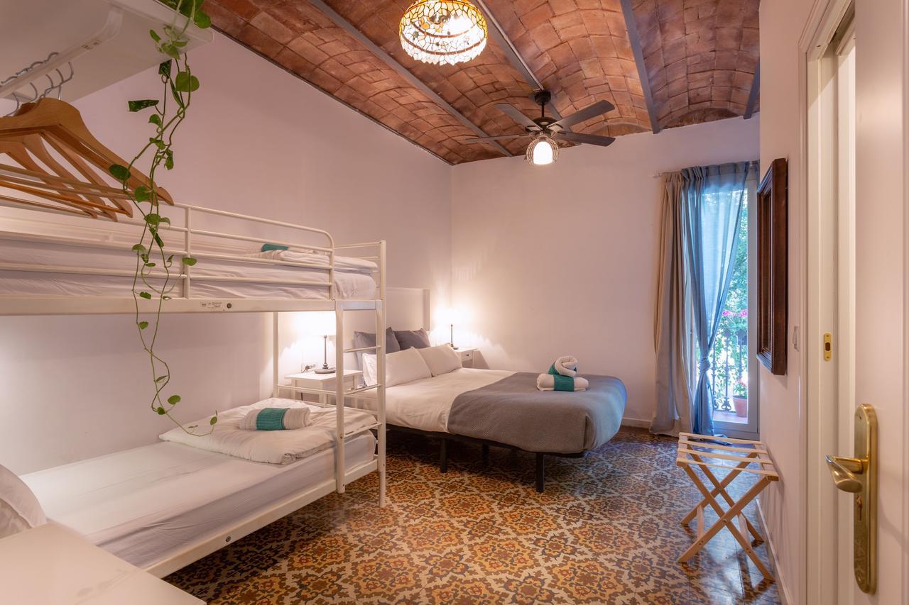 Quadruple Room with Private Bathroom